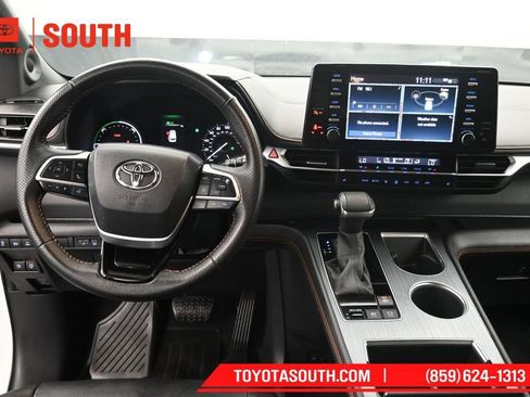 Used 2023 Toyota Sienna XSE w/ XSE Plus Package AWD/4WD image 11