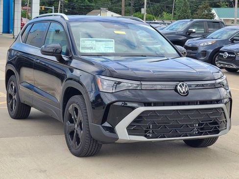 New 2025 Volkswagen Taos SEL image 2