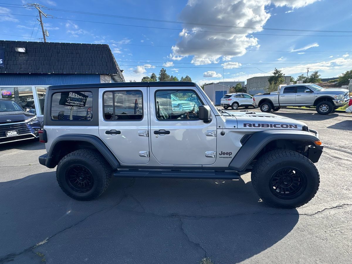 Used 2018 Jeep Wrangler Unlimited Rubicon w/ LED Lighting Group AWD/4WD image 11