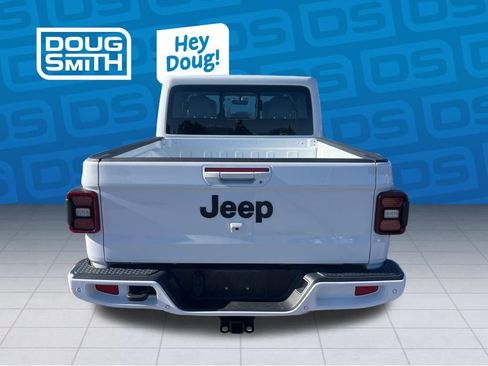 Certified 2023 Jeep Gladiator Overland AWD/4WD image 4