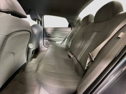 Used 2024 Hyundai Elantra SEL FWD image 25