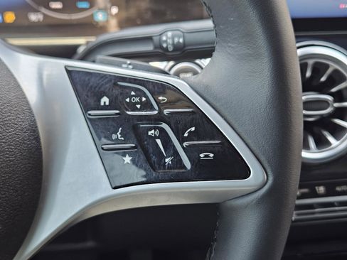 Certified 2025 Mercedes-Benz GLB 250 4MATIC image 18