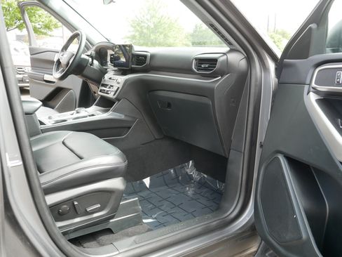 Used 2023 Ford Explorer XLT w/ Equipment Group 202A AWD/4WD image 20
