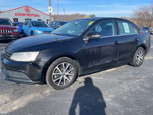 Used 2017 Volkswagen Jetta SE image 4
