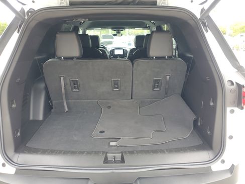 Used 2023 Chevrolet Traverse RS image 11