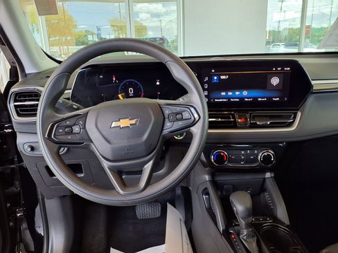 Used 2025 Chevrolet TrailBlazer LT FWD image 19