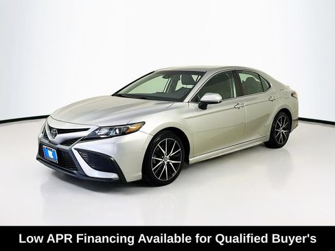 Used 2021 Toyota Camry SE FWD image 3