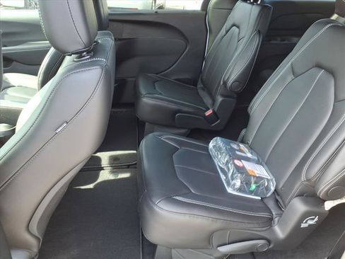 New 2026 Chrysler Voyager LX image 5