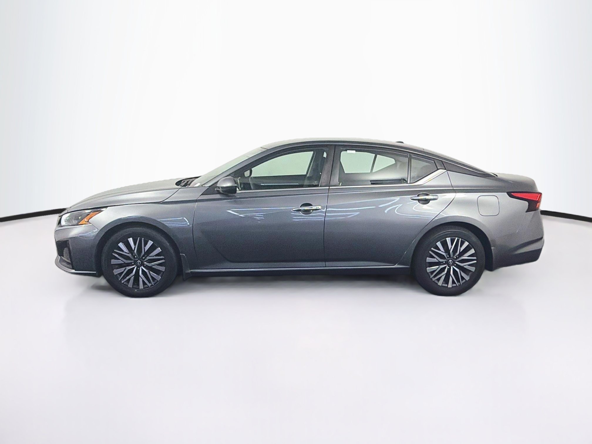Used 2023 Nissan Altima 2.5 SV FWD image 4