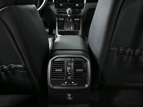 Certified 2025 Porsche Macan image 18