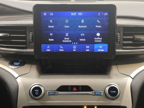 Used 2022 Ford Explorer XLT w/ Equipment Group 202A AWD/4WD image 25