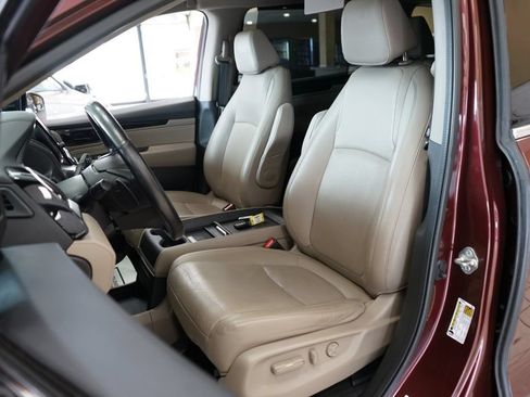 Used 2018 Honda Odyssey Elite image 2