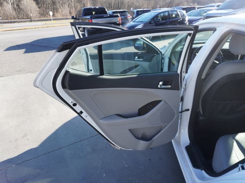 Used 2015 Kia Optima EX image 17