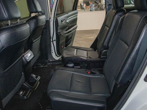 Used 2017 Toyota Highlander Limited AWD/4WD image 15