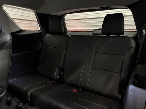 Used 2021 Chevrolet Traverse LT image 25