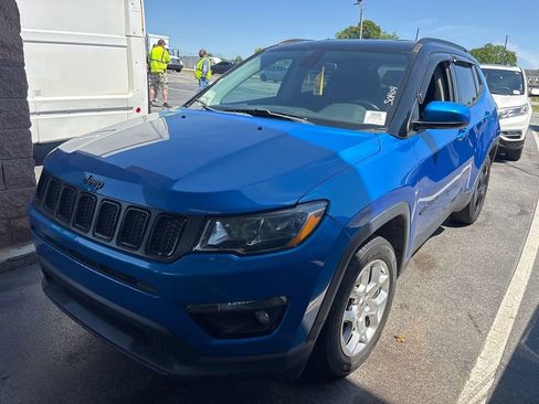 Used 2019 Jeep Compass Latitude FWD image 1