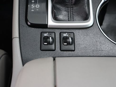 Used 2019 Toyota Highlander XLE FWD image 23