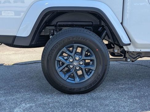 New 2026 Jeep Gladiator Sport AWD/4WD image 12
