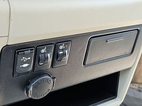 Used 2016 Toyota Sienna XLE w/ XLE Navigation Package FWD image 25