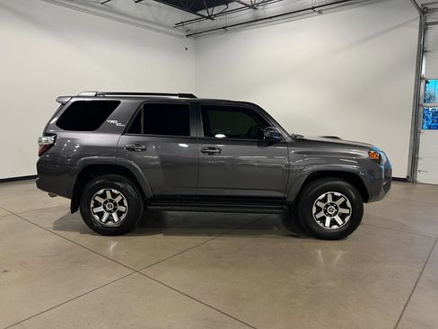 Used 2019 Toyota 4Runner TRD Off-Road image 2
