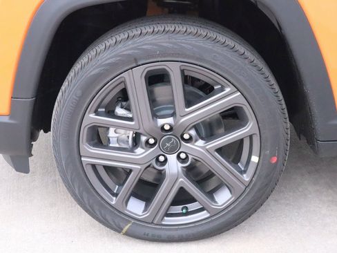 New 2026 Jeep Compass Latitude image 11