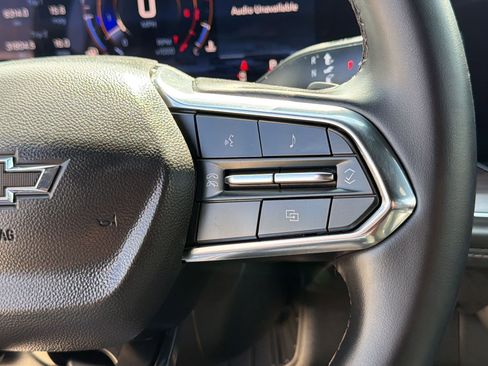 Used 2025 Chevrolet Suburban Z71 image 26