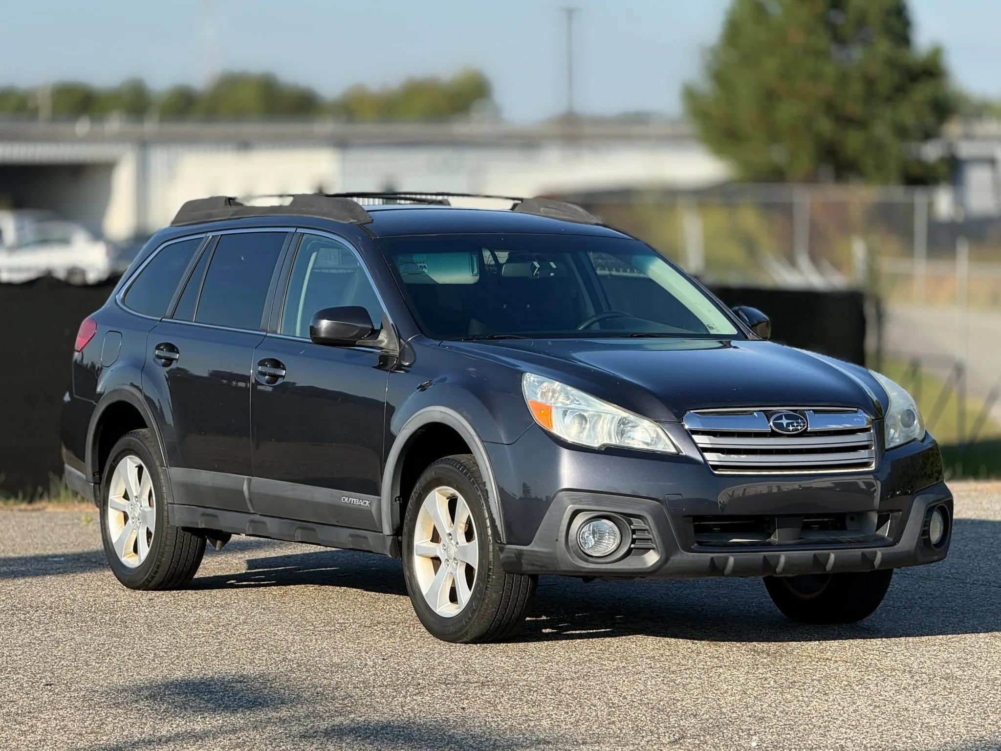 Used 2013 Subaru Outback 2.5i Premium AWD/4WD image 1