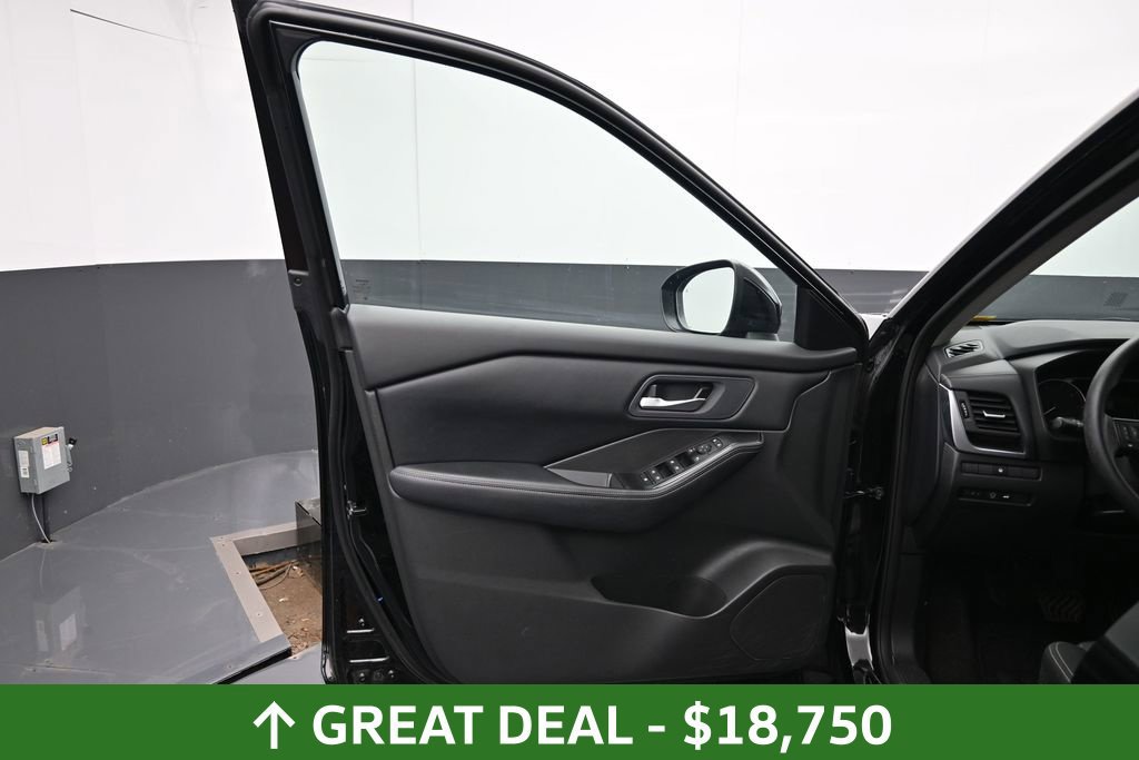 Used 2024 Nissan Rogue SV AWD/4WD image 19