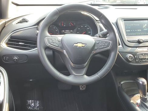 Used 2017 Chevrolet Malibu LT w/ Sport Package FWD image 12