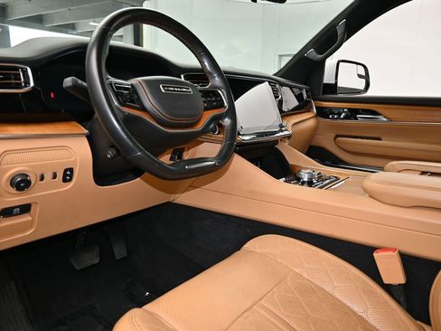 Used 2022 Jeep Grand Wagoneer Series III w/ Rear Seat Video Group 1 image 16