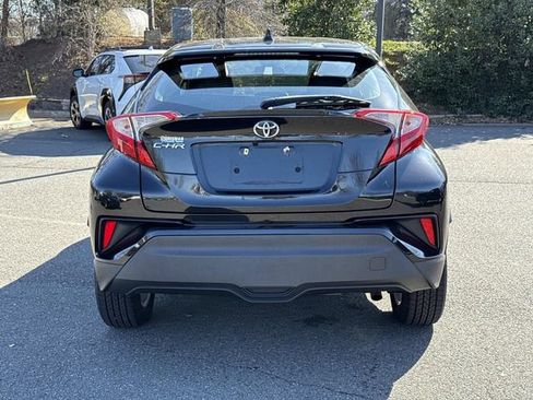 Used 2021 Toyota C-HR LE image 3