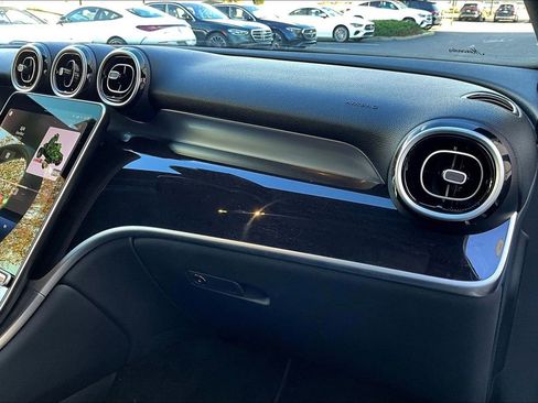 Used 2025 Mercedes-Benz GLC 300 4MATIC image 16