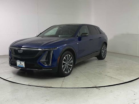 Used 2024 Cadillac Lyriq Sport AWD/4WD image 6