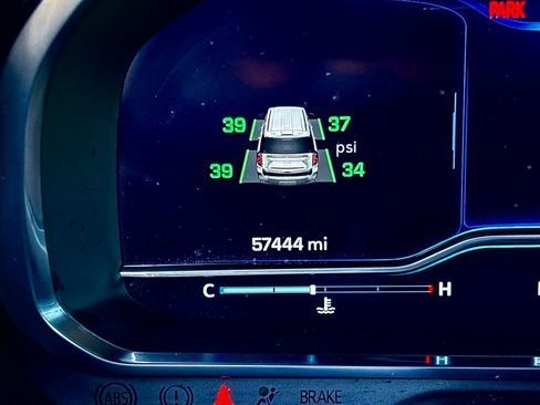 Used 2024 Chevrolet Suburban Premier image 16