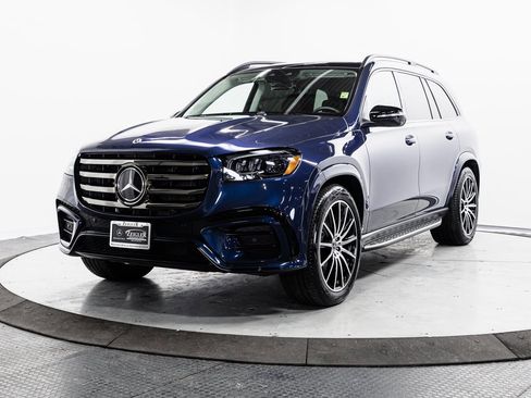Used 2025 Mercedes-Benz GLS 580 4MATIC image 3
