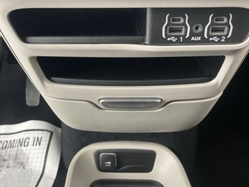 Used 2024 Chrysler Pacifica Touring-L image 42