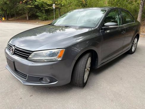Used 2012 Volkswagen Jetta SEL FWD image 3