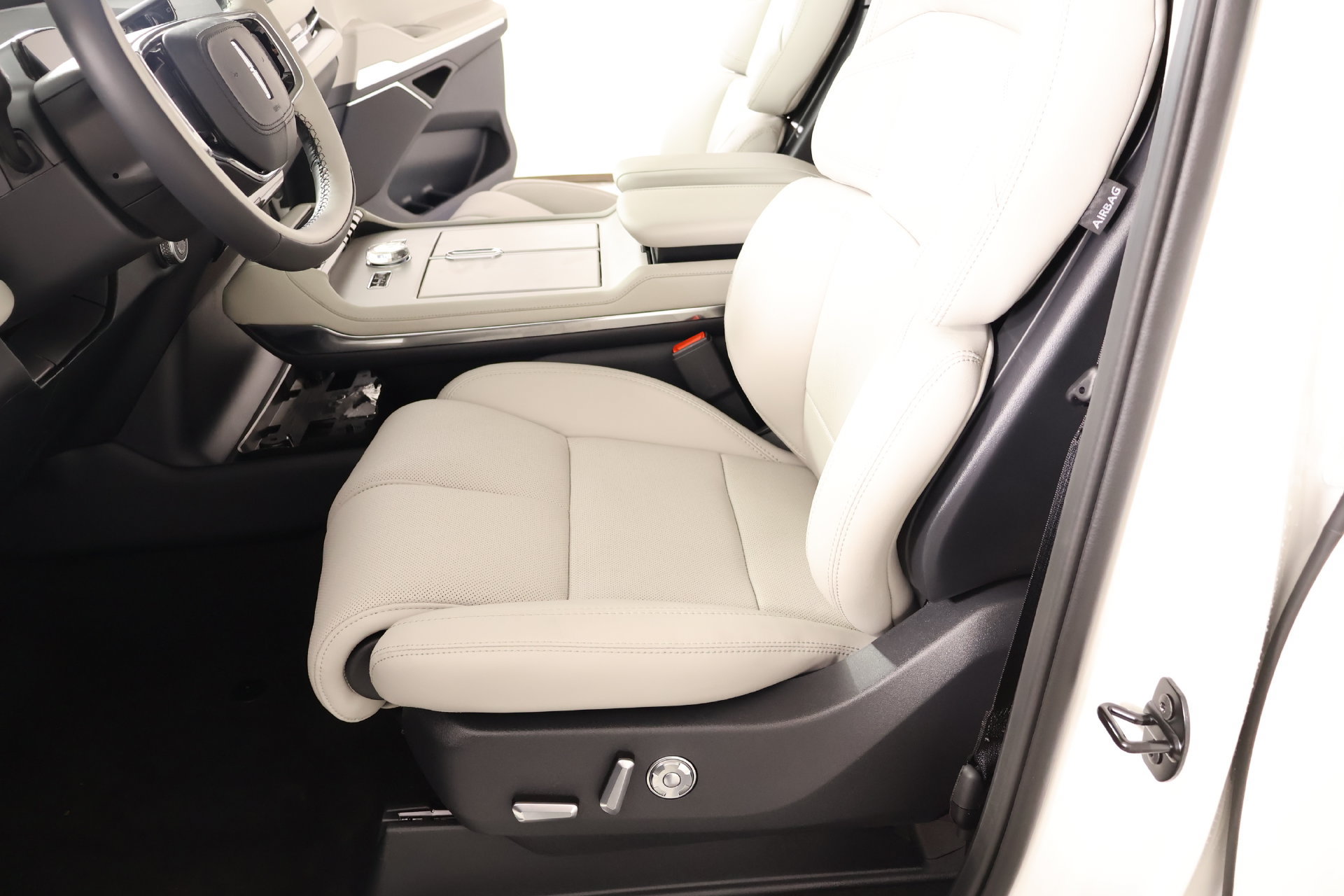 New 2026 Lincoln Navigator Premiere AWD/4WD image 12