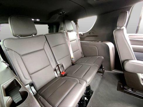 Used 2024 GMC Yukon XL Denali AWD/4WD image 19