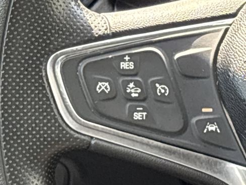 Used 2021 Chevrolet Equinox LT image 21