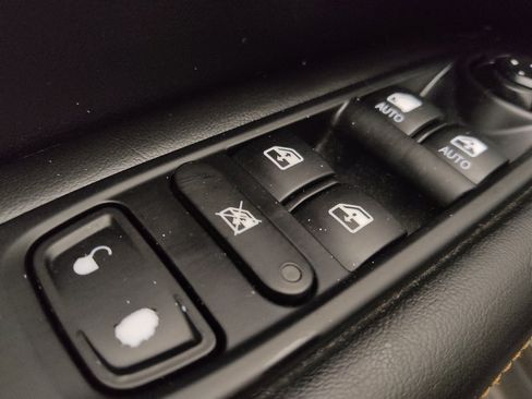 Used 2019 Jeep Compass Limited AWD/4WD image 27
