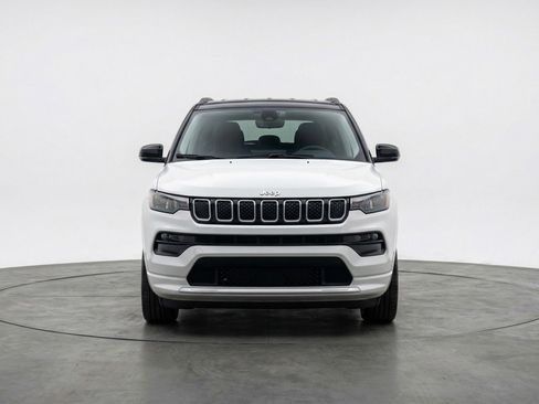 Used 2025 Jeep Compass Limited image 2