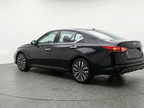 Used 2025 Nissan Altima 2.5 SV image 7