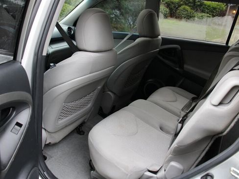 Used 2011 Toyota RAV4 4WD image 15