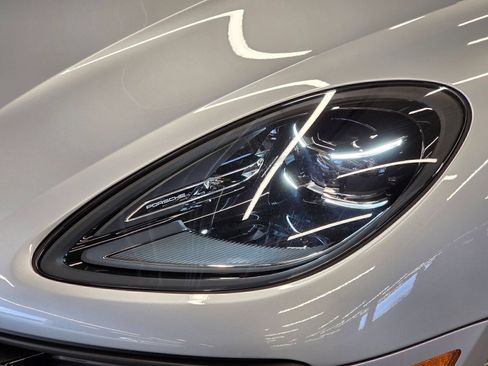 Certified 2026 Porsche Macan AWD/4WD image 25