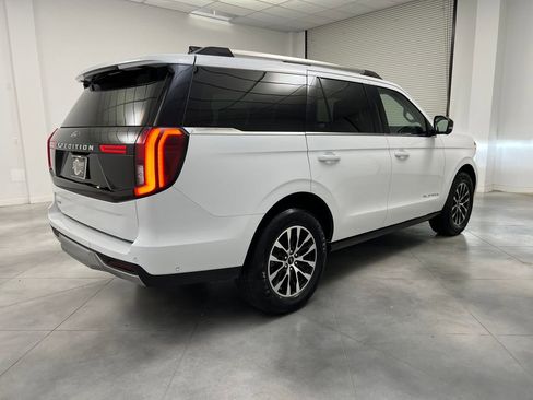 Used 2025 Ford Expedition Platinum image 7