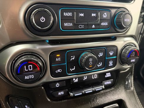 Used 2020 Chevrolet Suburban LT AWD/4WD image 33