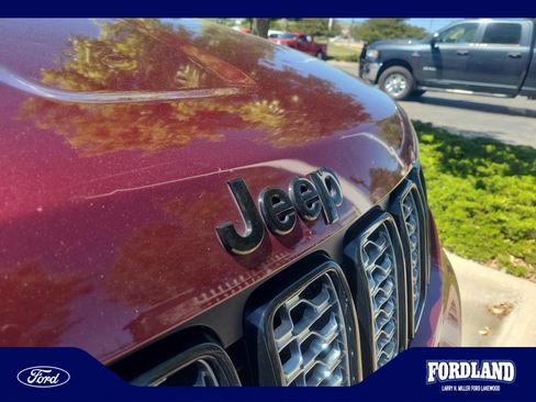 Used 2018 Jeep Grand Cherokee Altitude AWD/4WD image 23