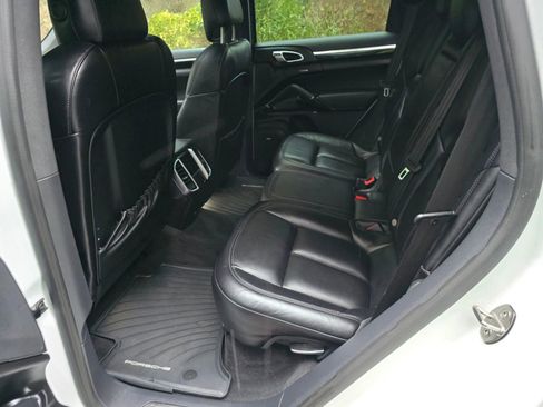 Used 2017 Porsche Cayenne Platinum Edition image 16