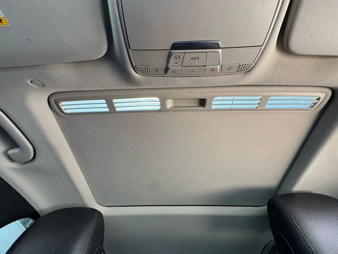 Used 2019 Mercedes-Benz C 300 Sedan w/ Premium Package image 22